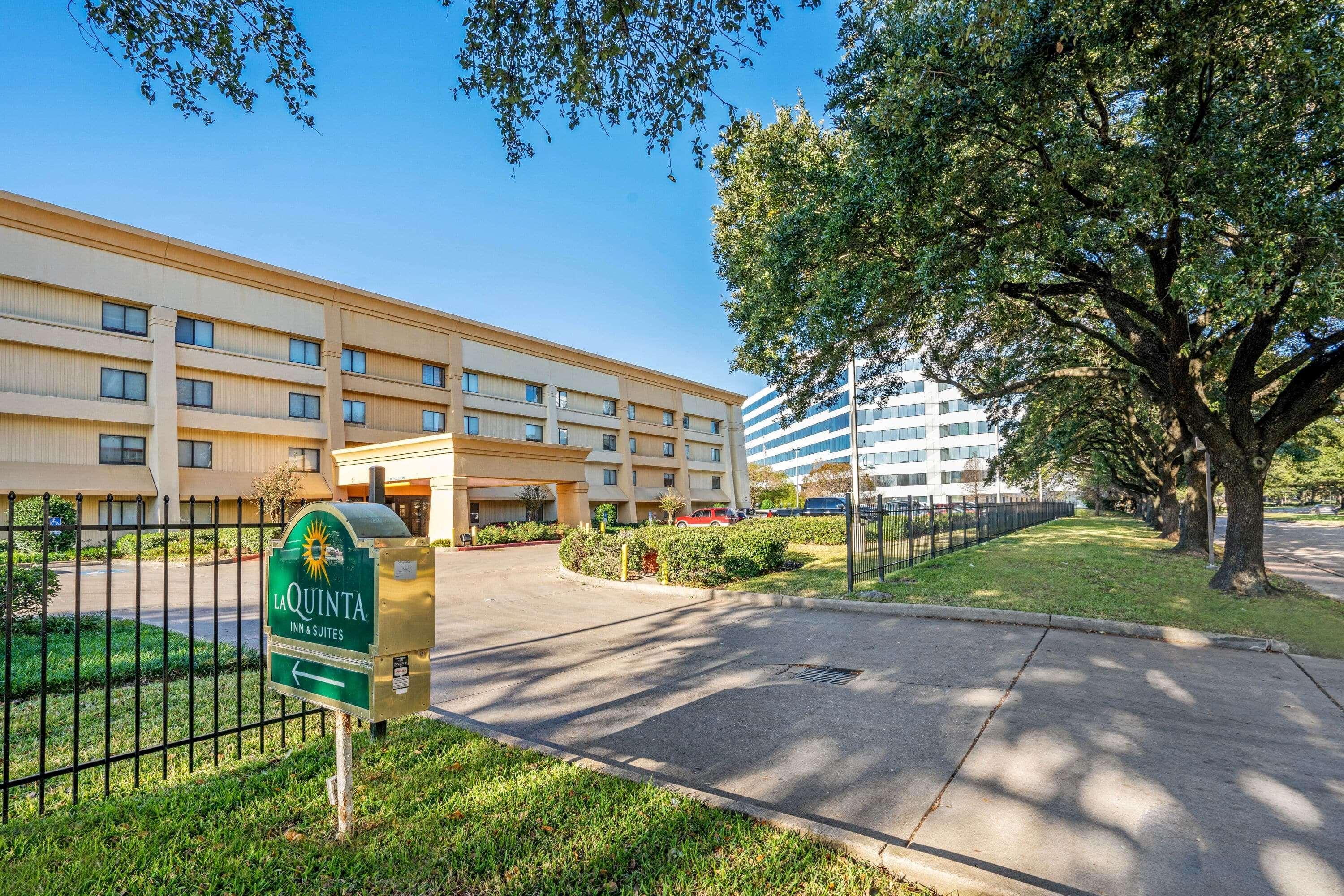 Отель La Quinta By Wyndham Houston Southwest Экстерьер фото